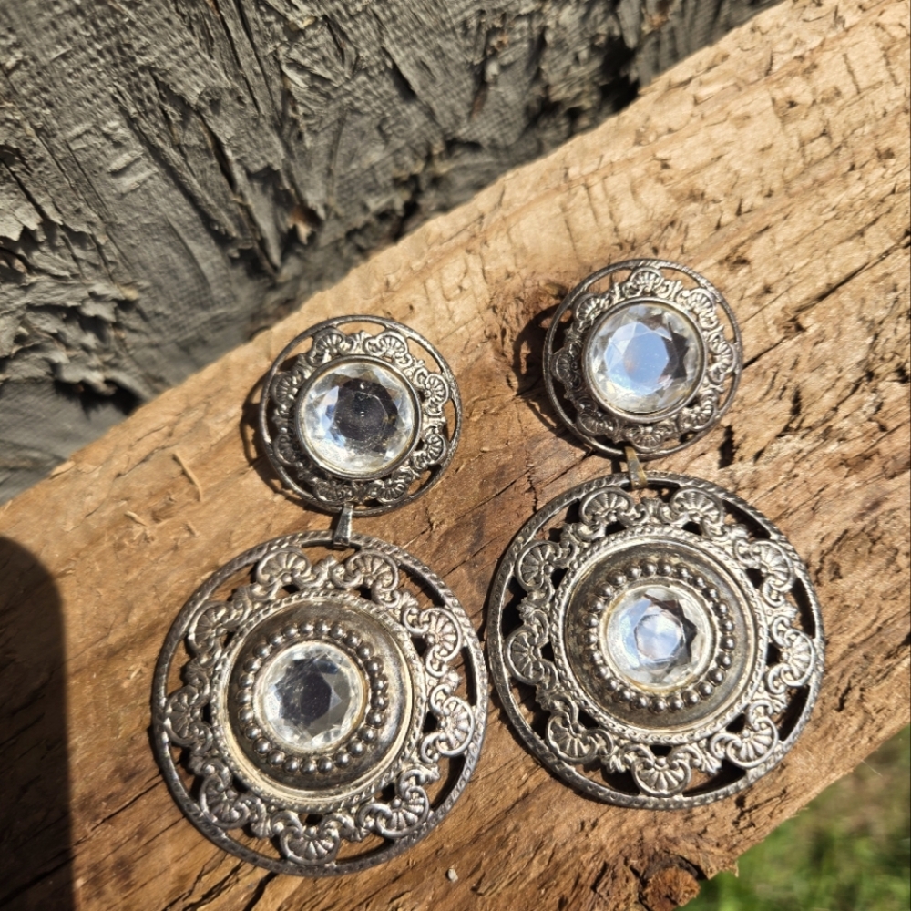 $10💫Wheel-Deal EPIC Silver Medallion Earrings